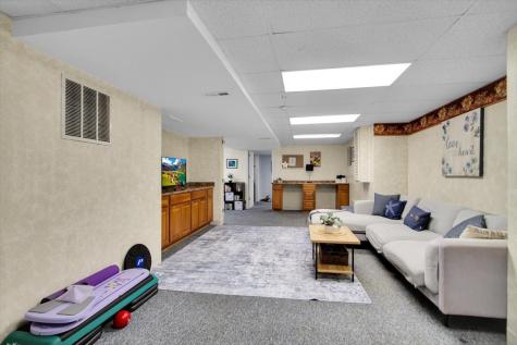 1575 Woodbury Circle Gurnee IL 60031