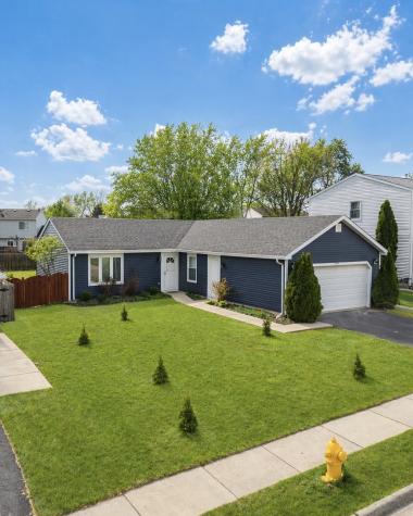 828 Huron Court Carol Stream IL 60188