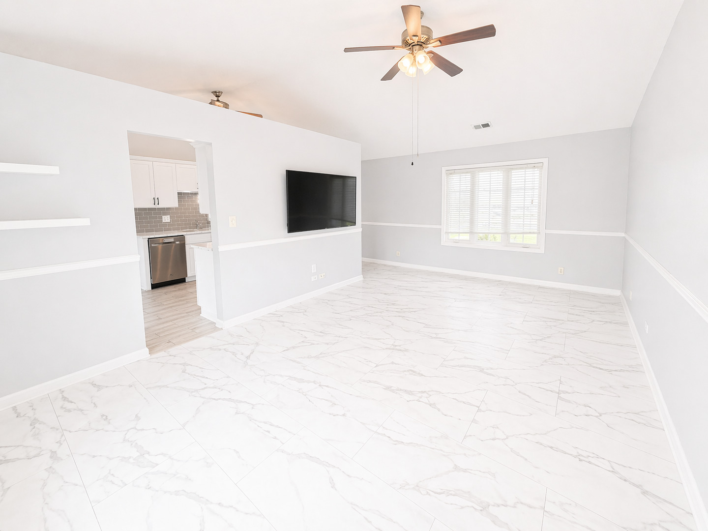 828 Huron Court Carol Stream IL 60188
