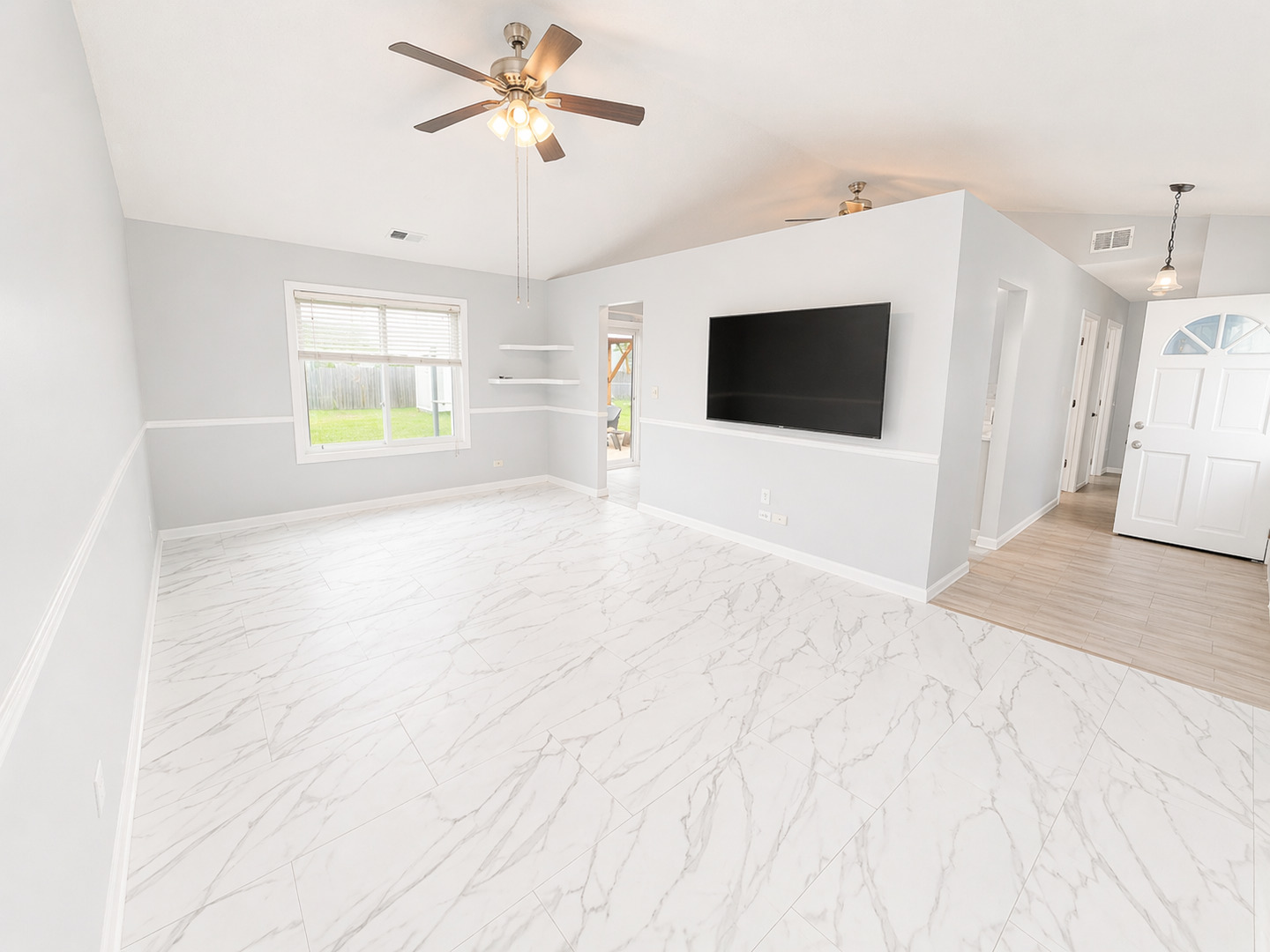 828 Huron Court Carol Stream IL 60188