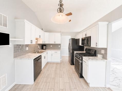 828 Huron Court Carol Stream IL 60188