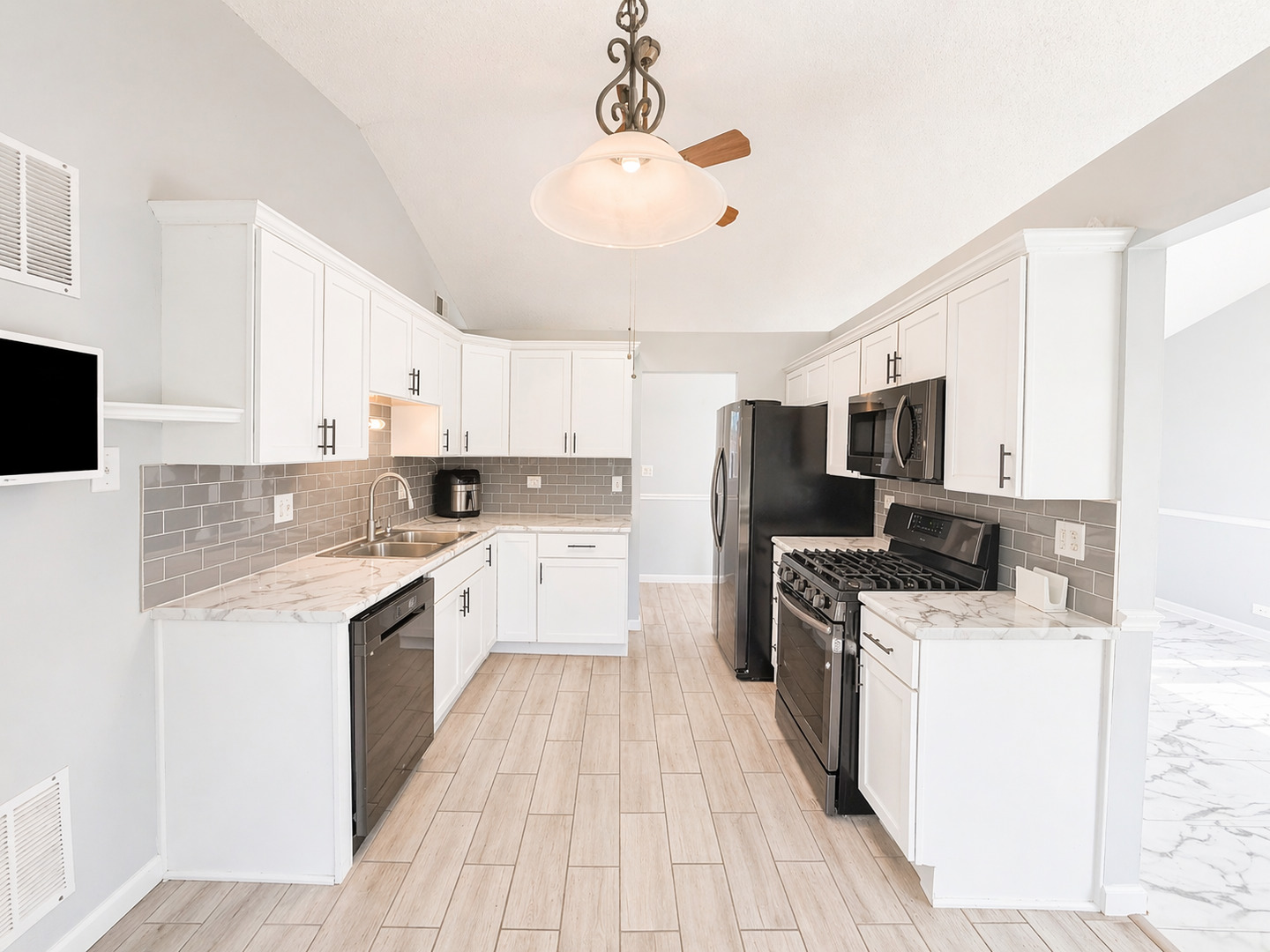 828 Huron Court Carol Stream IL 60188