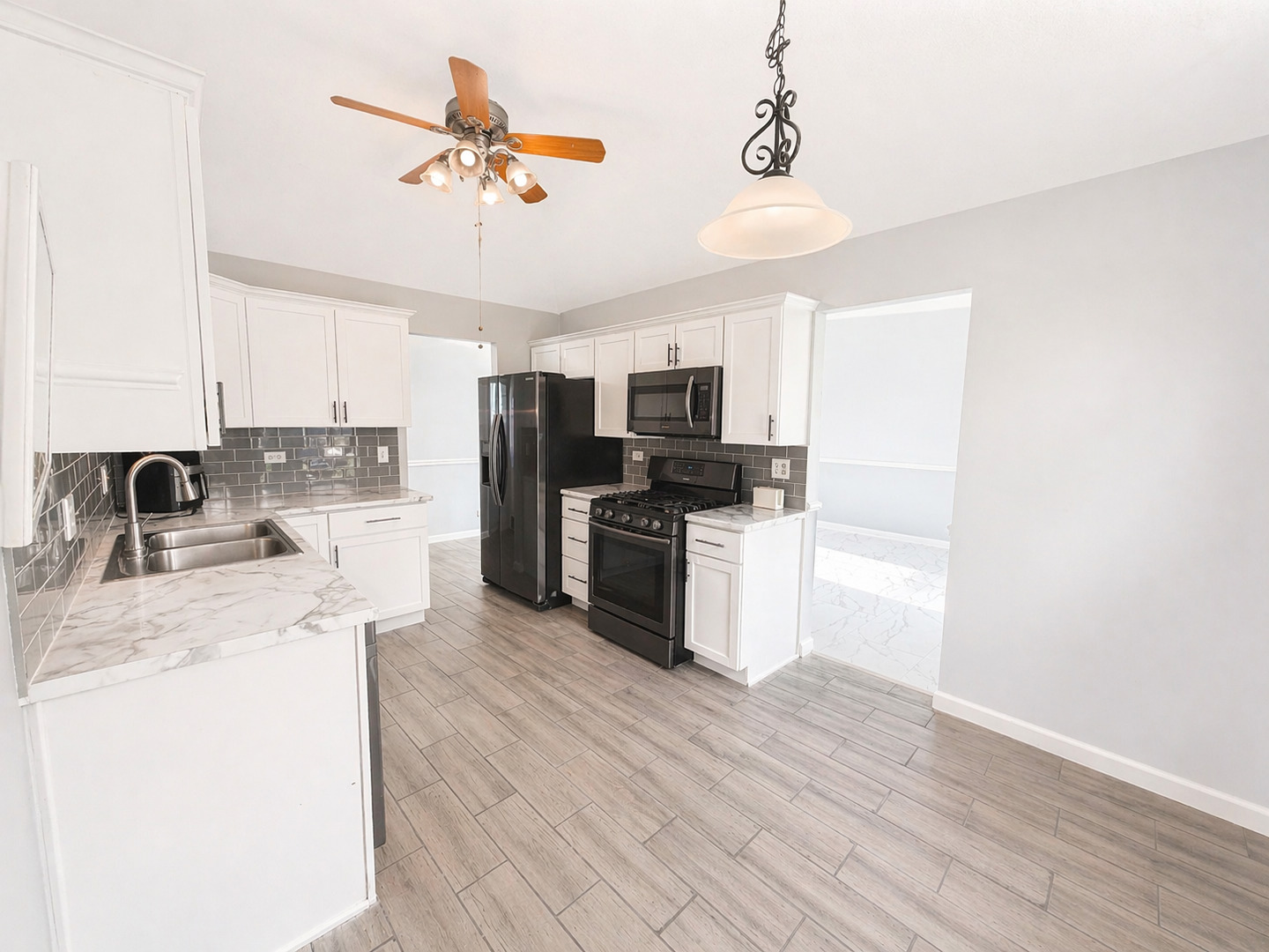 828 Huron Court Carol Stream IL 60188
