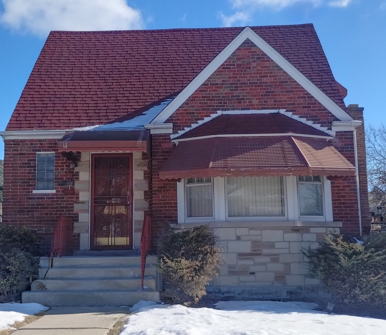 8351 South Dante Avenue Chicago IL 60619