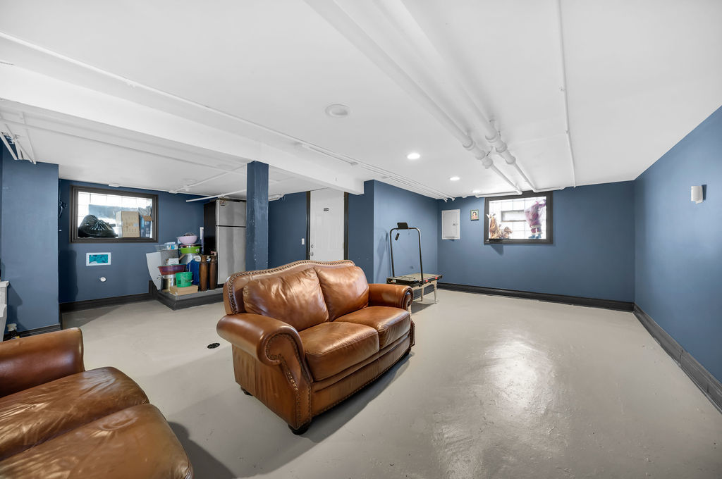 5914 South Washtenaw Avenue Chicago IL 60629