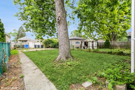 10052 South Lafayette Avenue Chicago IL 60628