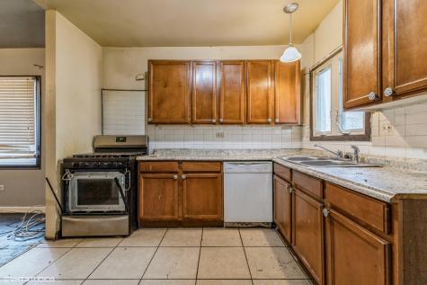 10052 South Lafayette Avenue Chicago IL 60628