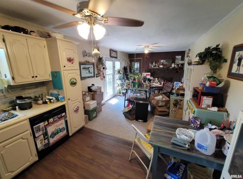 1133 West Boone Street Salem IL 62881