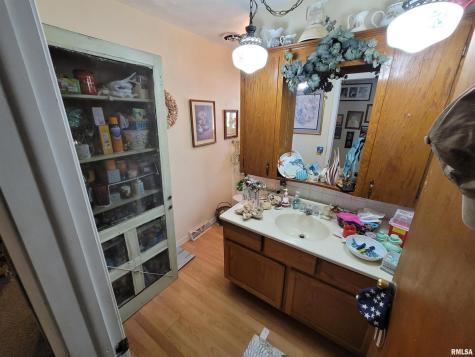 1133 West Boone Street Salem IL 62881