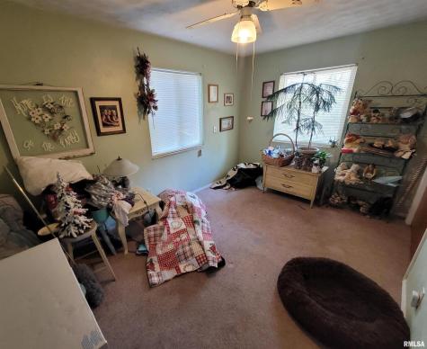 1133 West Boone Street Salem IL 62881