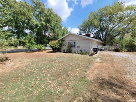 1133 West Boone Street Salem IL 62881