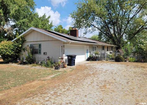 1133 West Boone Street Salem IL 62881
