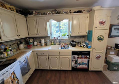 1133 West Boone Street Salem IL 62881