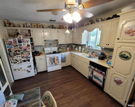 1133 West Boone Street Salem IL 62881