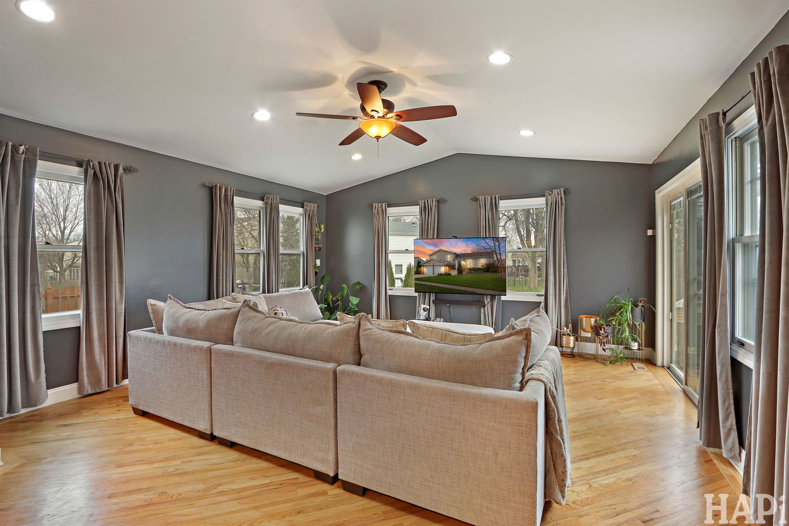 725 Buffalo Circle Carol Stream IL 60188