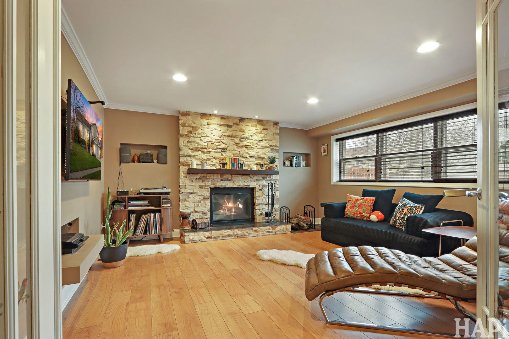 725 Buffalo Circle Carol Stream IL 60188