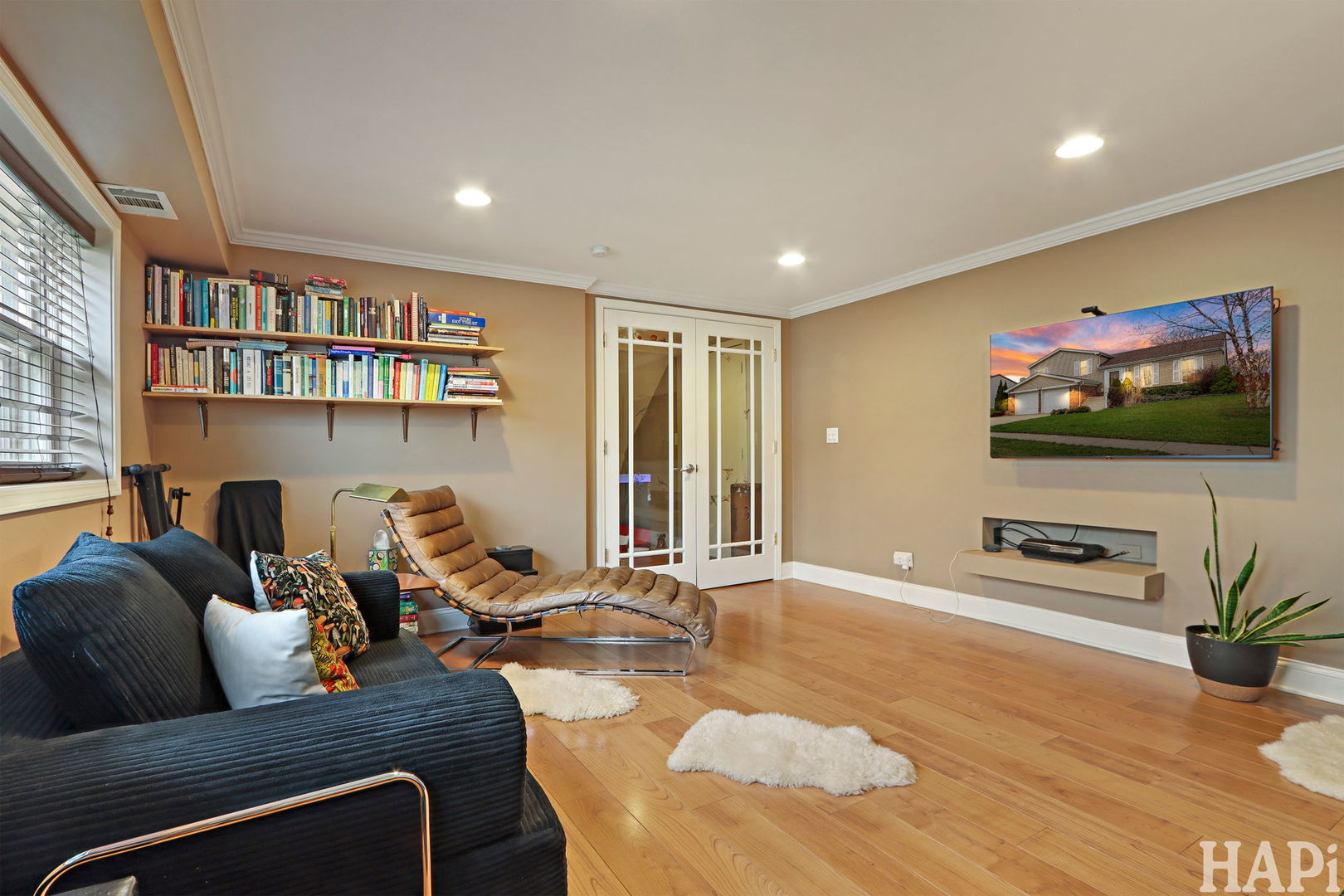 725 Buffalo Circle Carol Stream IL 60188