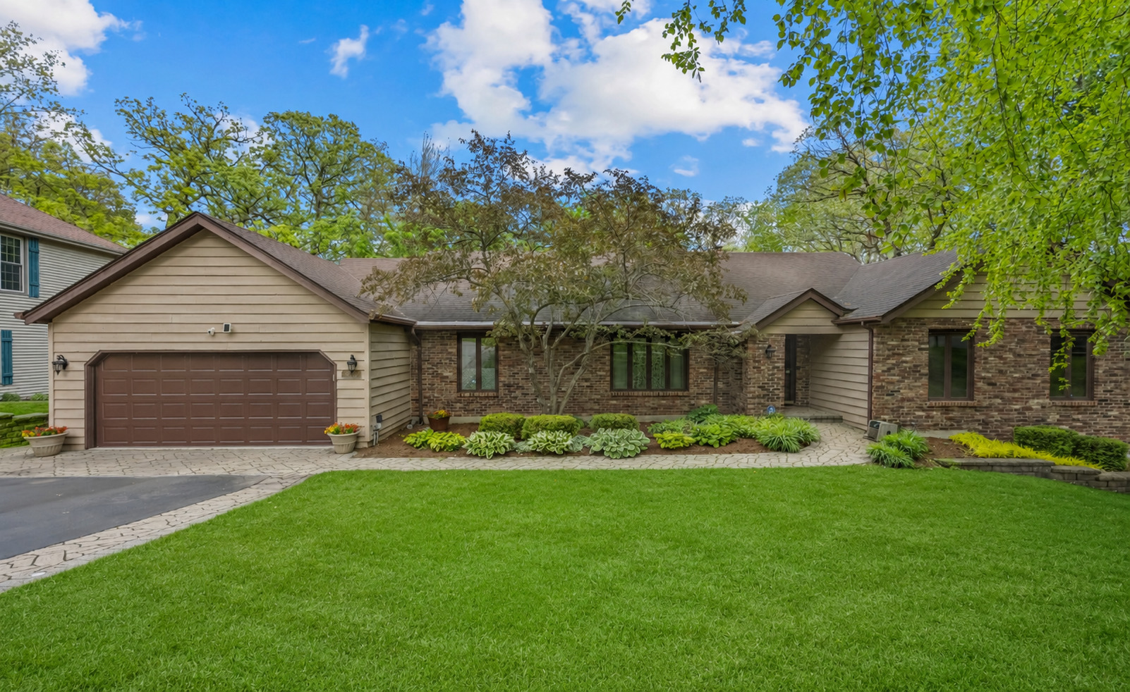655 Oakview Drive Algonquin IL 60102