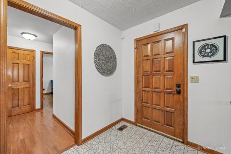 655 Oakview Drive Algonquin IL 60102