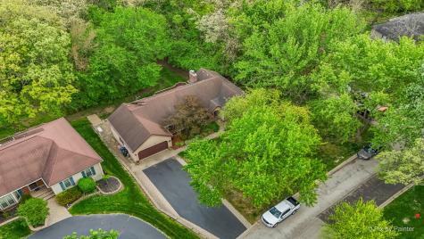 655 Oakview Drive Algonquin IL 60102