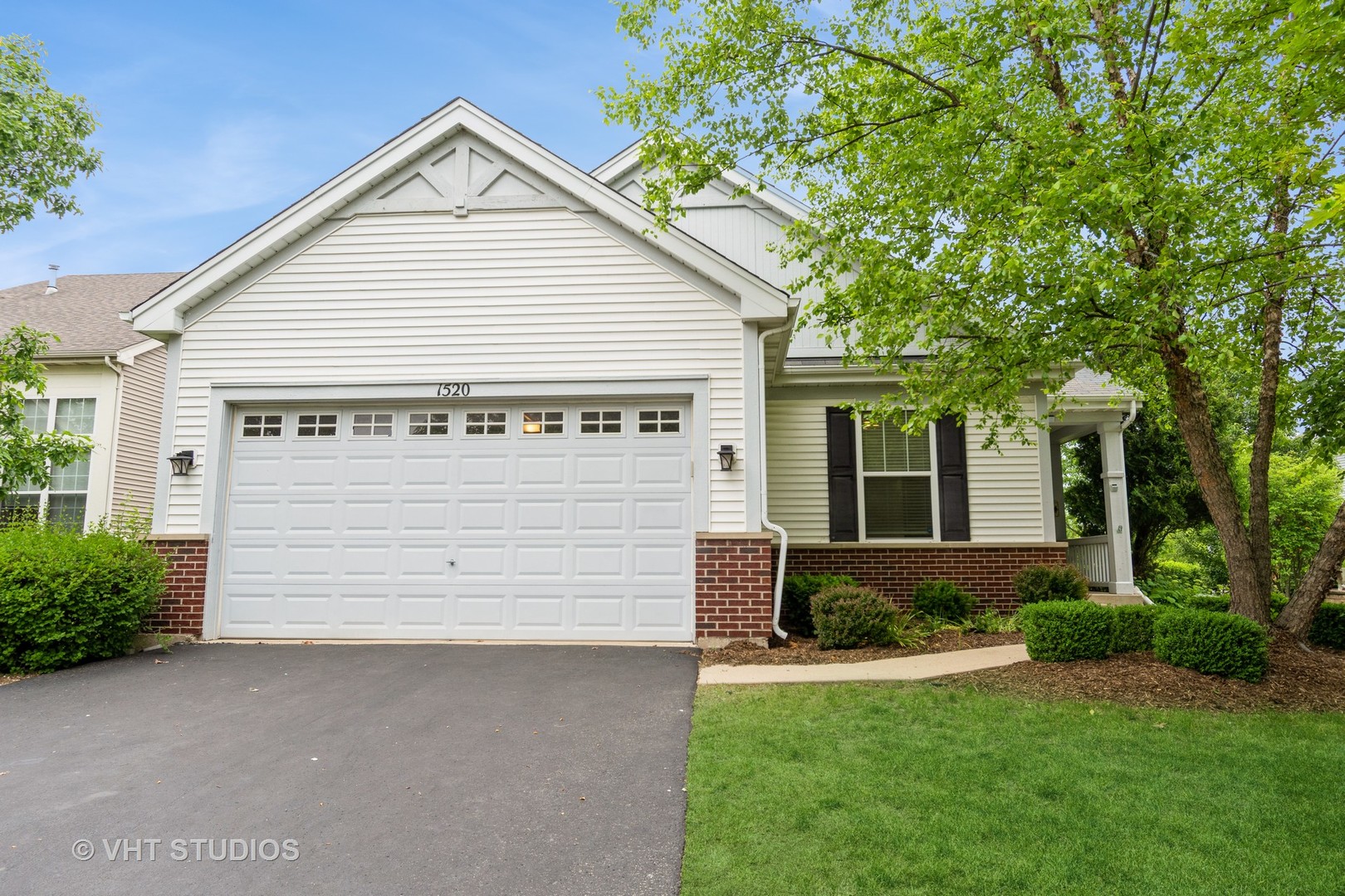 1520 Mansfield Drive Aurora IL 60502