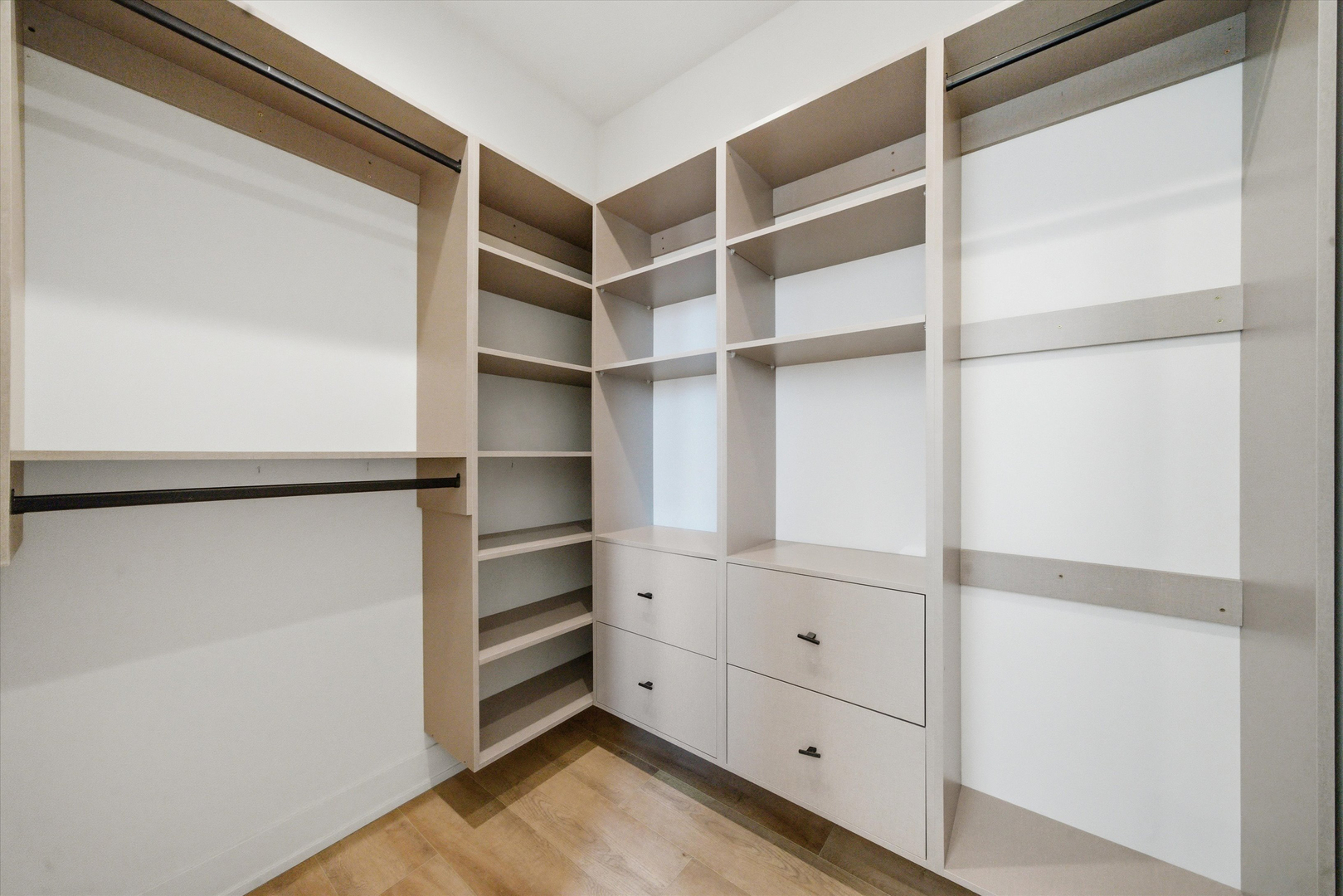 4232 West Belmont Avenue Chicago IL 60641