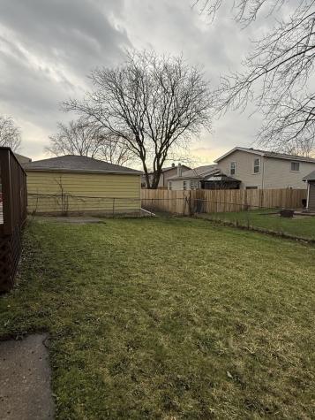 252 Yellow Pine Drive Bolingbrook IL 60440
