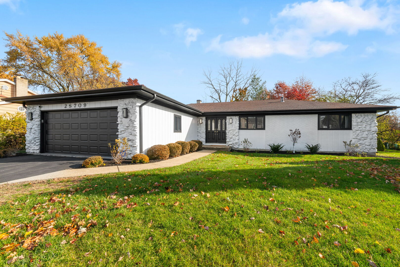 2S709 Avenue Chateaux Drive Oak Brook IL 60523