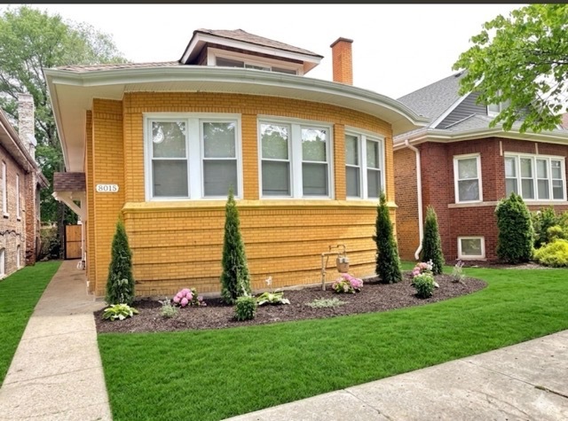 8015 South Paxton Avenue Chicago IL 60617