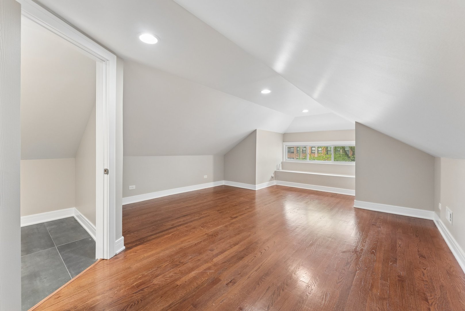 8015 South Paxton Avenue Chicago IL 60617