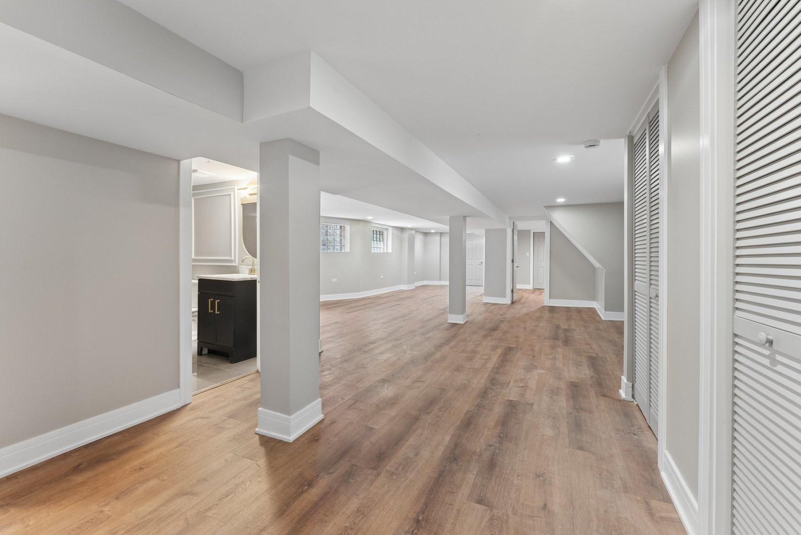 8015 South Paxton Avenue Chicago IL 60617