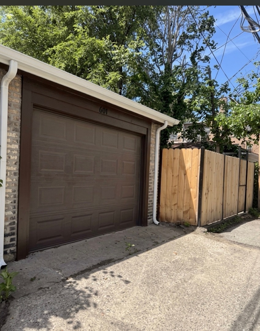 8015 South Paxton Avenue Chicago IL 60617