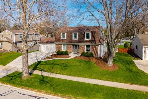 208 South Birchwood Drive Naperville IL 60540