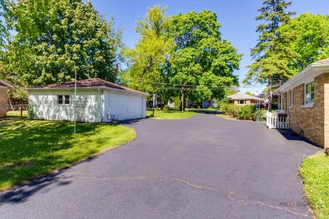 217 Dalton Avenue Mundelein IL 60060