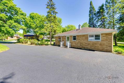 217 Dalton Avenue Mundelein IL 60060