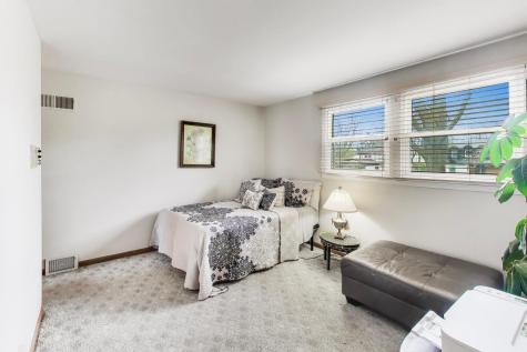 2412 Happy Hollow Road Glenview IL 60026