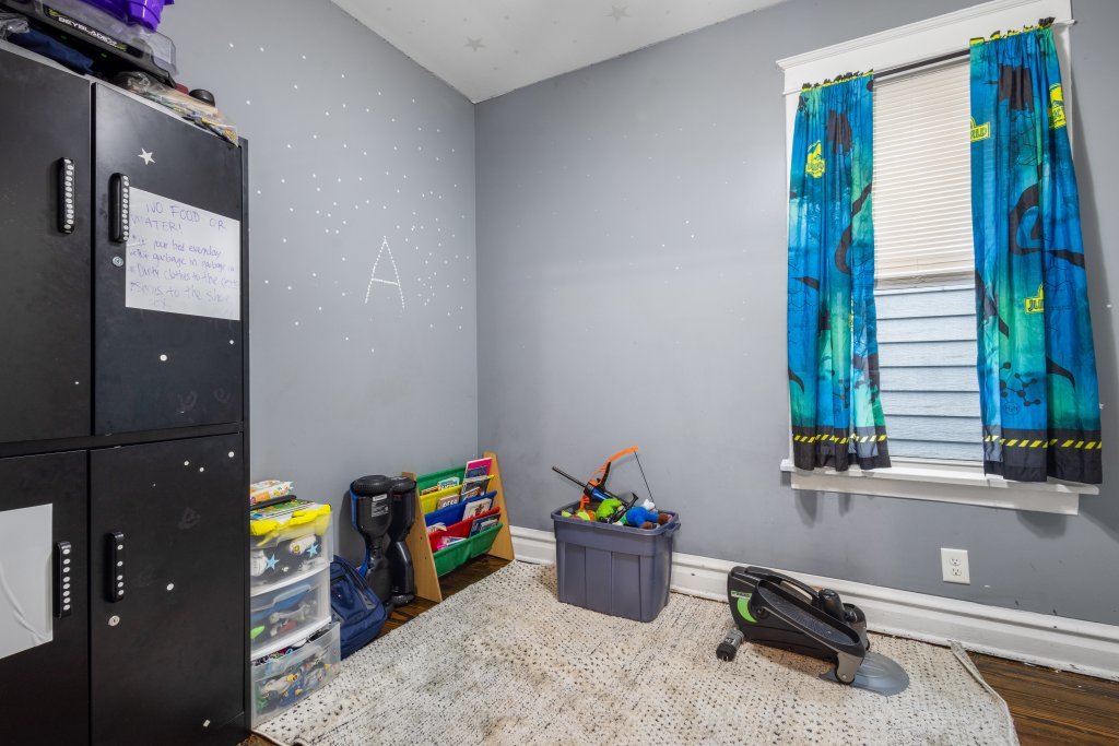 10408 South Avenue J Chicago IL 60617