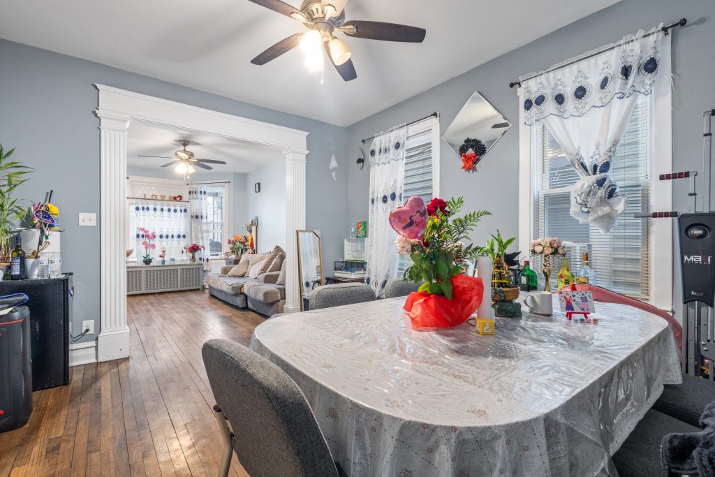 10408 South Avenue J Chicago IL 60617