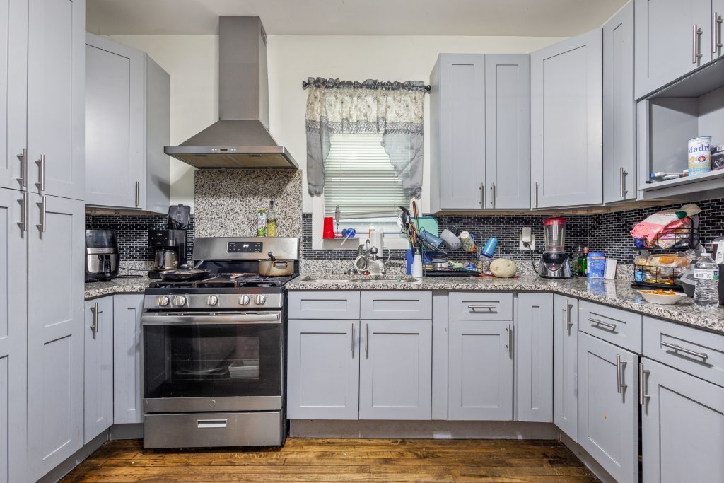 10408 South Avenue J Chicago IL 60617