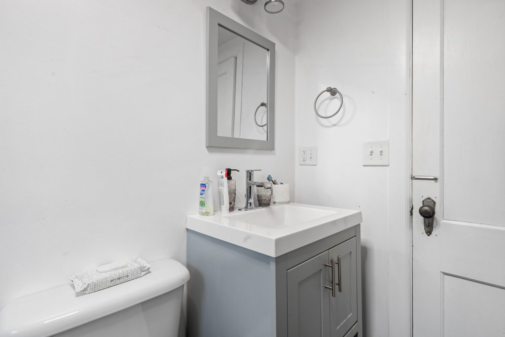 10408 South Avenue J Chicago IL 60617