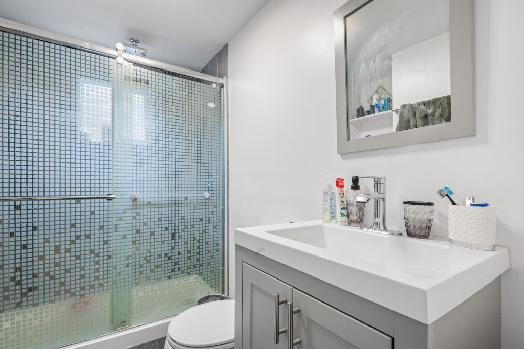 10408 South Avenue J Chicago IL 60617