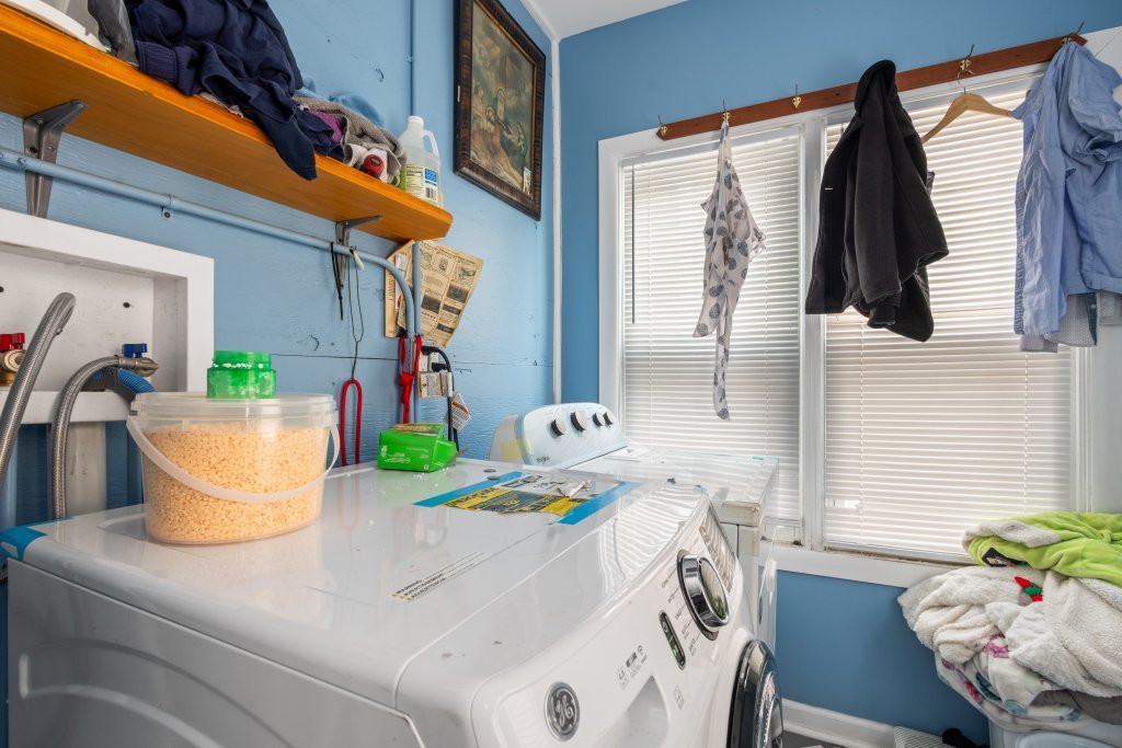 10408 South Avenue J Chicago IL 60617