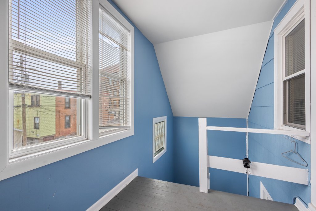 10408 South Avenue J Chicago IL 60617