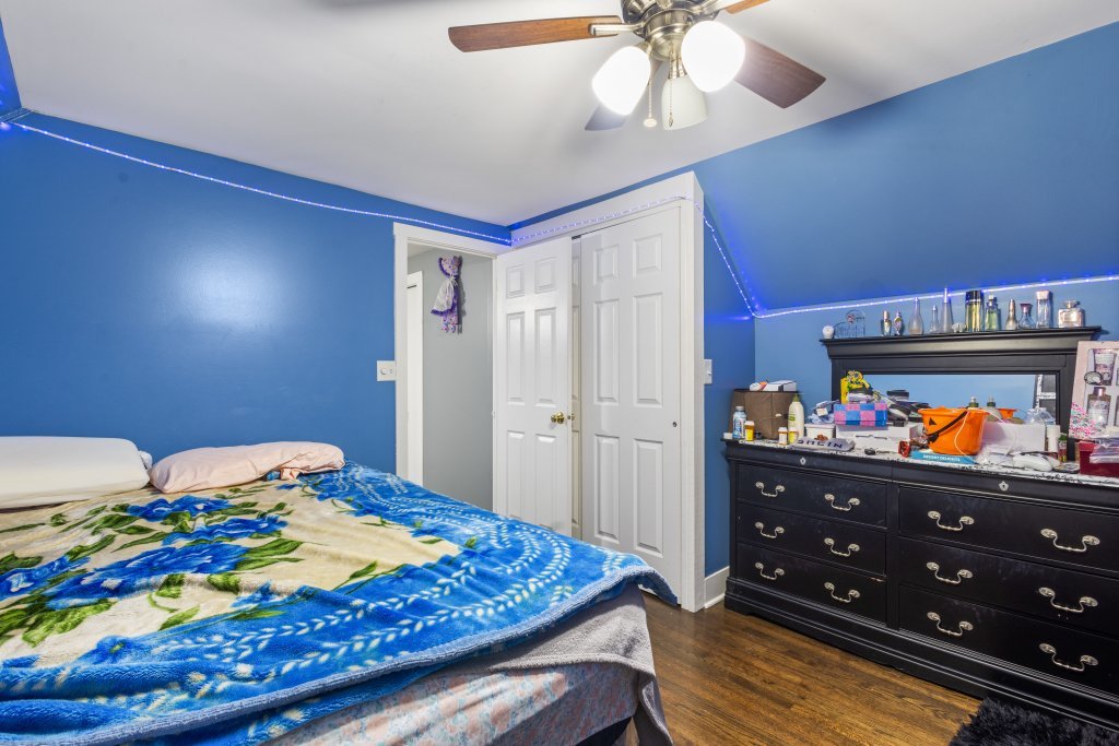 10408 South Avenue J Chicago IL 60617