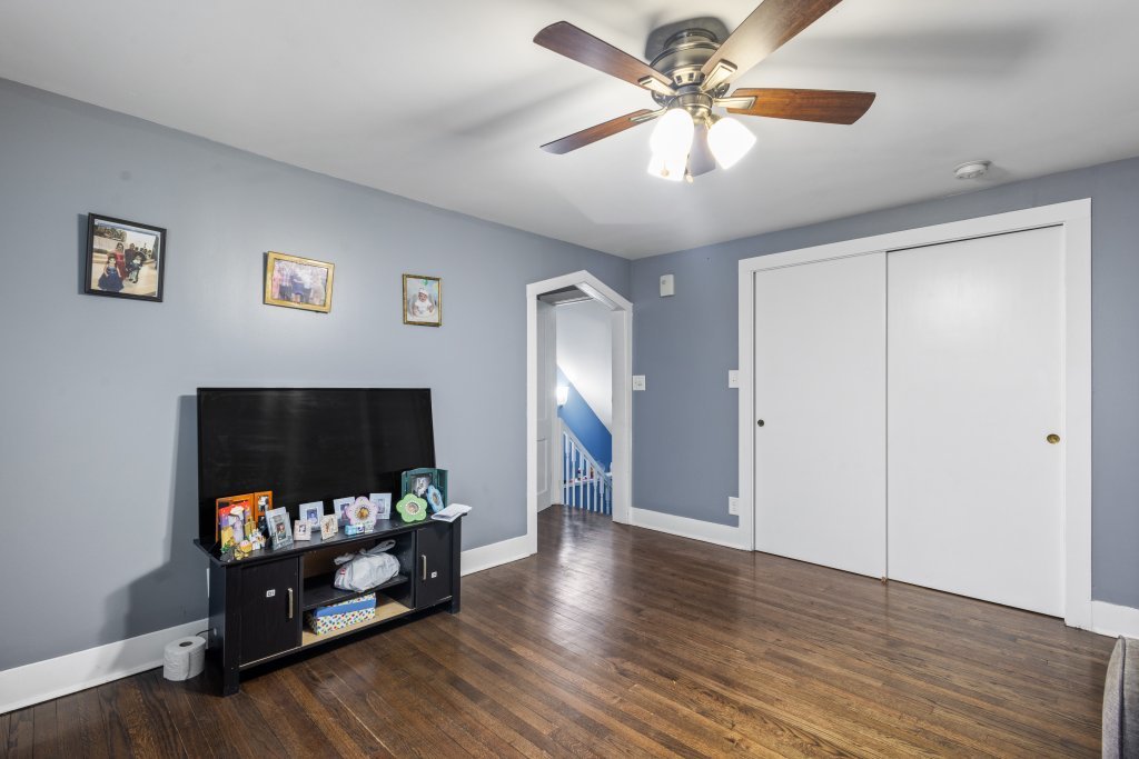 10408 South Avenue J Chicago IL 60617