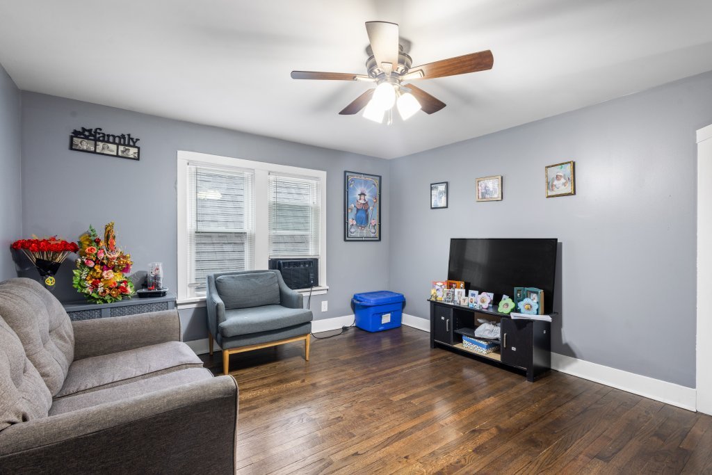 10408 South Avenue J Chicago IL 60617