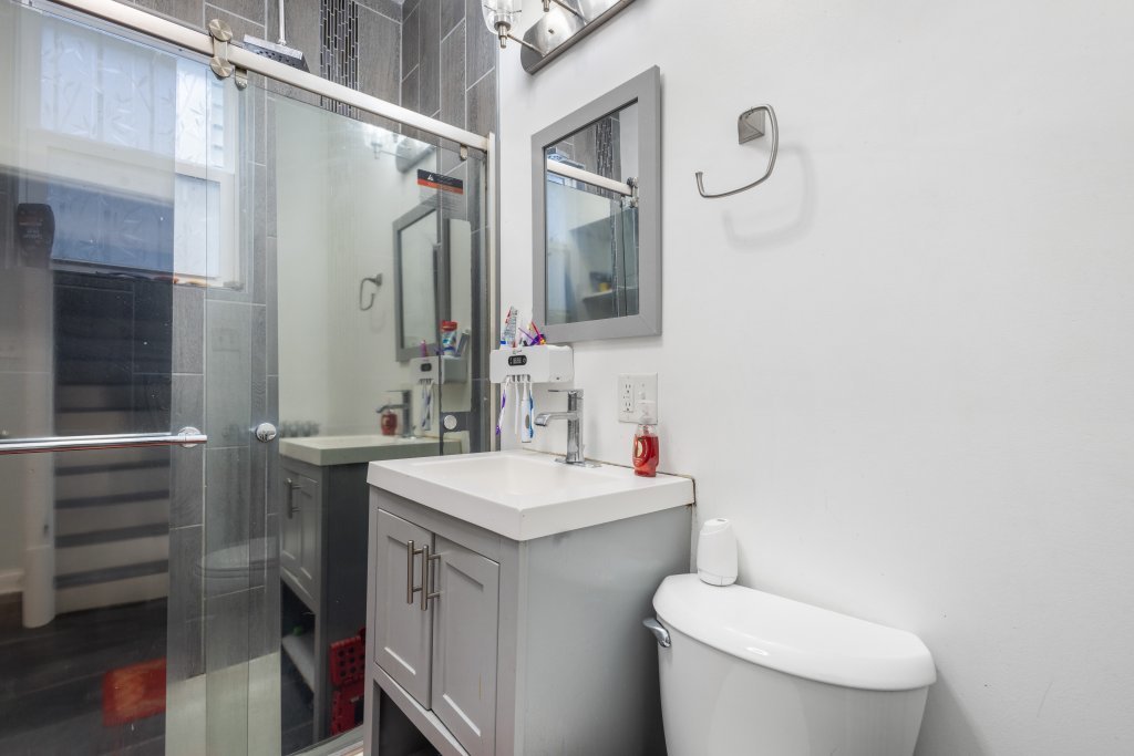 10408 South Avenue J Chicago IL 60617