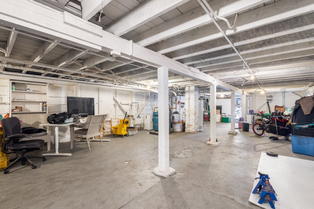 10408 South Avenue J Chicago IL 60617