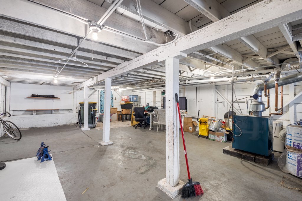 10408 South Avenue J Chicago IL 60617