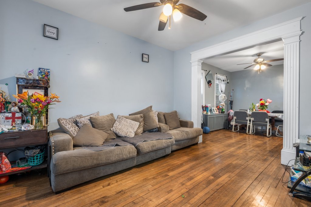 10408 South Avenue J Chicago IL 60617